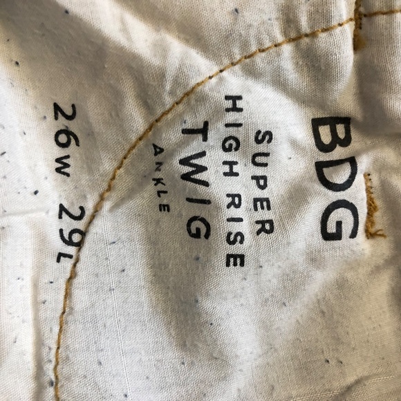 BDG Highwaisted Twig Jeans Size 26W - Picture 3 of 3